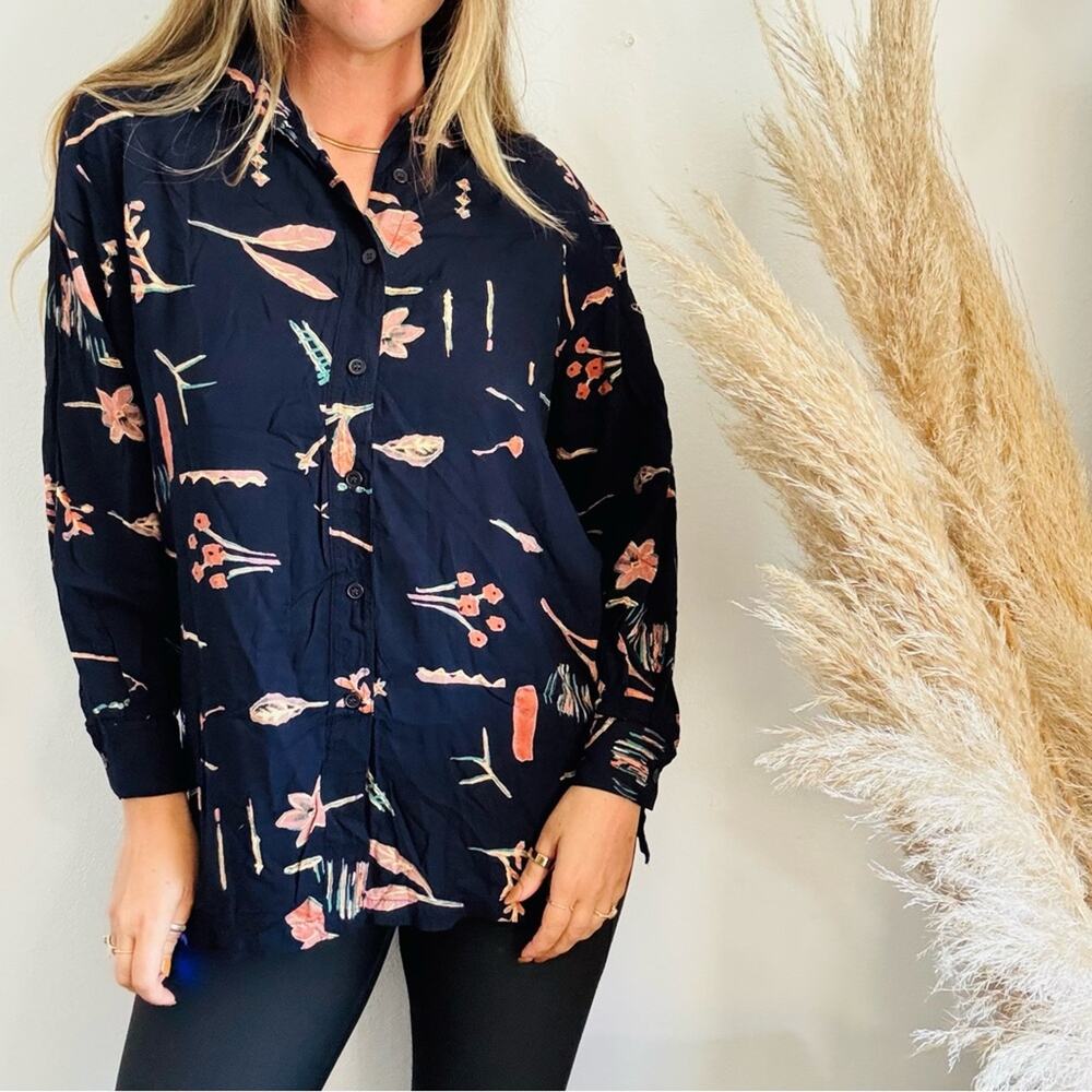 VINTAGE 90s SAND PIPER Dark Navy Blue Beige Abstract Floral Blouse Shirt Top M